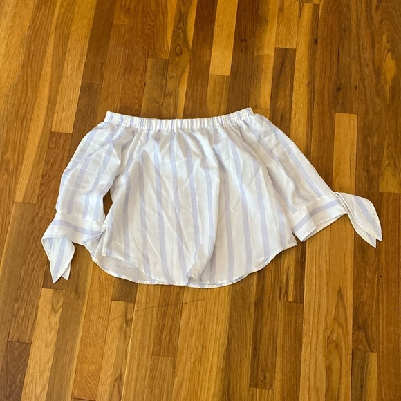 Aqua Women’s White and Blue Striped Off The Shoulder Blouse Size XS - Picture 1 of 6